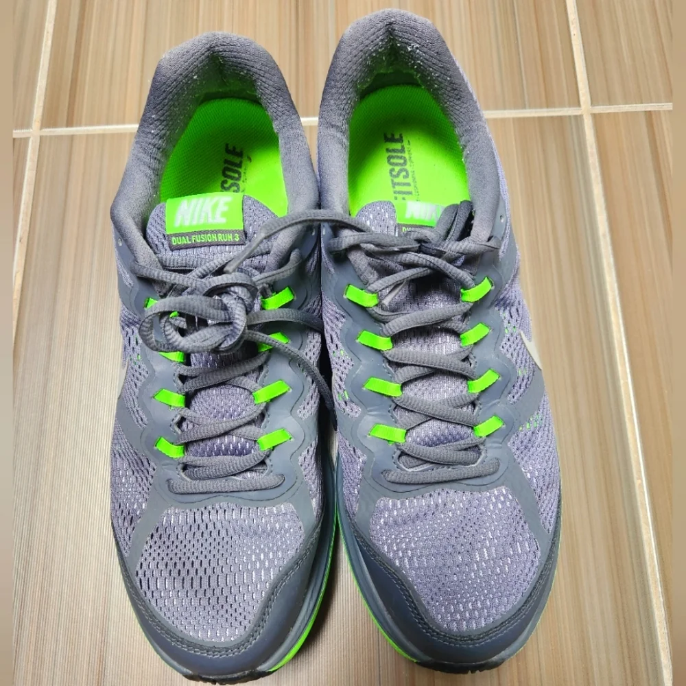 Nike Men's Dual Fusion Run 3 Sneakers - Gray/Green - SIZE 9